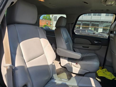 Used 2011 Chevrolet Tahoe LTZ AWD/4WD image 10