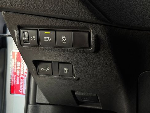 Certified 2024 Toyota Corolla Cross XSE image 33