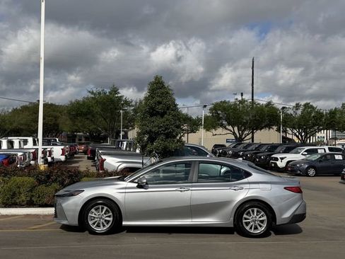 Certified 2025 Toyota Camry LE image 4