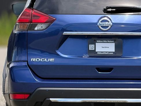 Used 2018 Nissan Rogue SV AWD/4WD image 13
