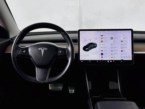 Used 2018 Tesla Model 3 Mid Range RWD image 10