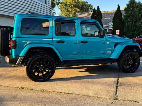 Used 2024 Jeep Wrangler Unlimited Sahara AWD/4WD image 2