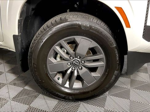 Certified 2025 Nissan Frontier SV w/ SV Convenience Package image 11