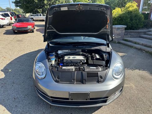 Used 2012 Volkswagen Beetle 2.0T image 12