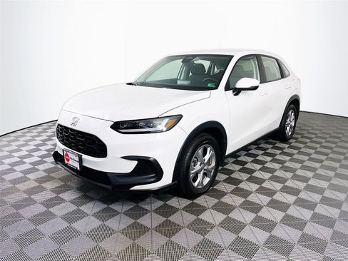 Used 2023 Honda HR-V LX image 3