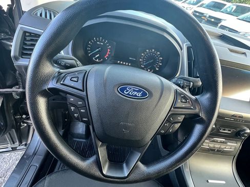 Used 2020 Ford Edge SE image 12