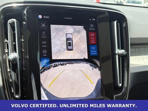 Certified 2025 Volvo XC40 B5 Plus AWD/4WD image 21
