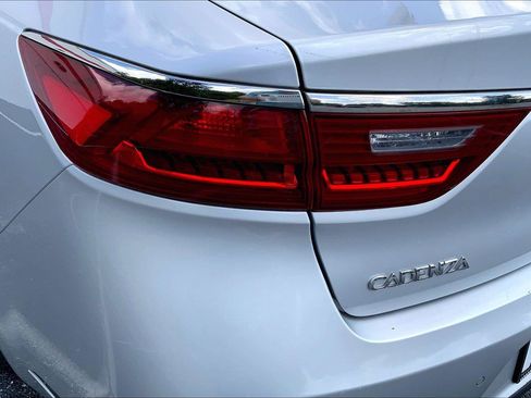 Used 2018 Kia Cadenza Premium w/ Luxury Package FWD image 26