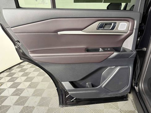Used 2025 Ford Explorer Platinum image 21