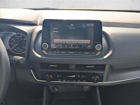 Used 2025 Nissan Rogue SV FWD image 10