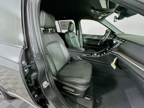 New 2026 Jeep Grand Cherokee Altitude AWD/4WD image 36