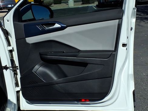 Certified 2022 Volkswagen Taos SE image 12