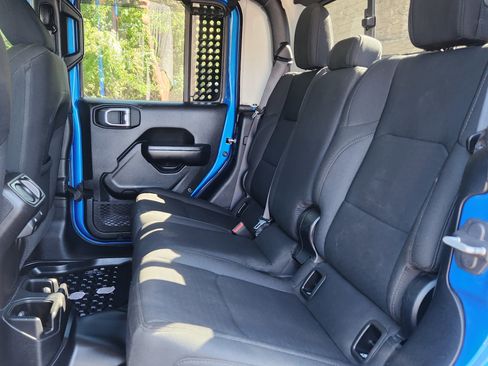 Used 2021 Jeep Gladiator Sport image 13