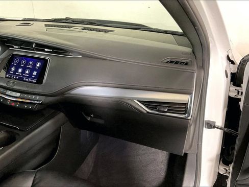 Used 2020 Cadillac XT4 Premium Luxury image 16