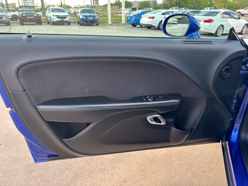 Used 2019 Dodge Challenger SXT image 18