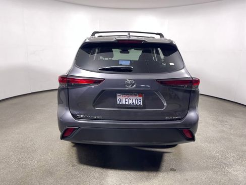 Certified 2024 Toyota Highlander XLE image 4