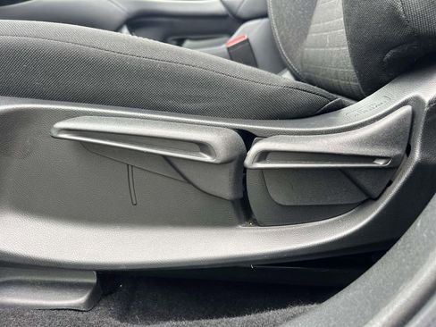 Used 2023 Honda HR-V LX image 25