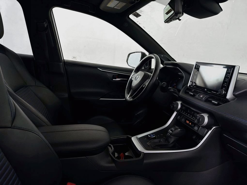 Used 2019 Toyota RAV4 XSE w/ XSE Weather Package AWD/4WD image 32