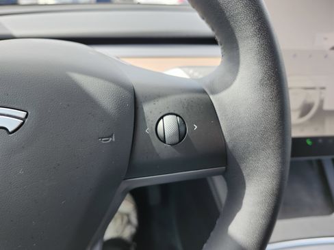 Used 2024 Tesla Model Y Long Range image 36