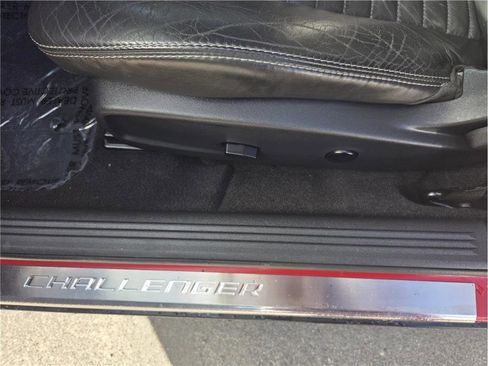 Used 2012 Dodge Challenger R/T image 15