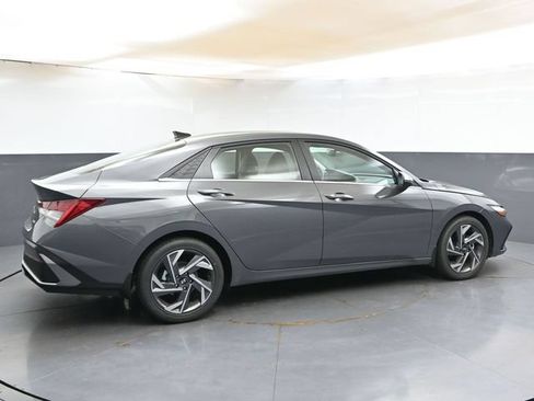 Used 2026 Hyundai Elantra Limited FWD image 6