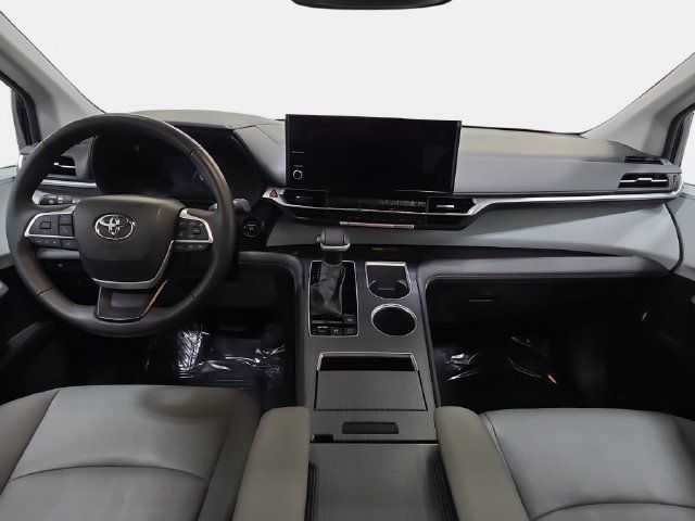 Certified 2026 Toyota Sienna XLE FWD image 9