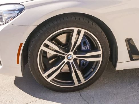Used 2018 BMW 740i image 5
