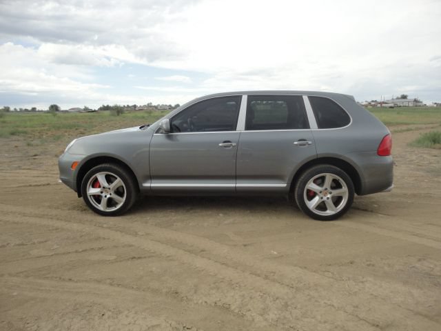 Used 2006 Porsche Cayenne Turbo S AWD/4WD image 2