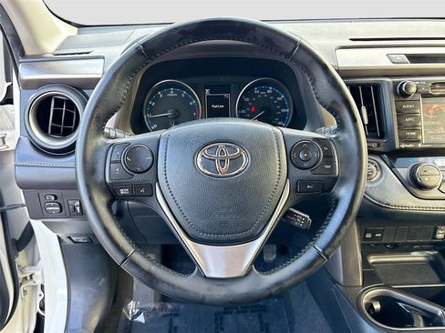 Used 2018 Toyota RAV4 XLE FWD image 11