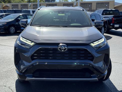 Used 2025 Toyota RAV4 SE image 18