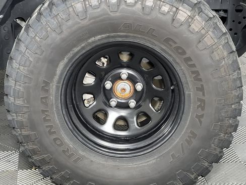 Used 2023 Jeep Gladiator Sport AWD/4WD image 14