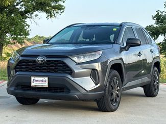 Used 2020 Toyota RAV4 LE FWD video 3