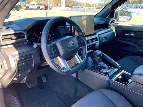Used 2025 Toyota Tacoma TRD Off-Road image 8
