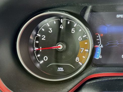 Used 2018 Jeep Compass Trailhawk w/ Leather Interior Group AWD/4WD image 12
