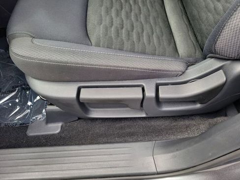 Used 2025 Nissan Pathfinder S AWD/4WD image 13