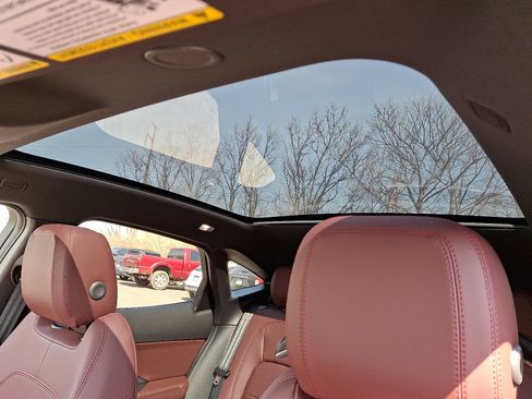 Certified 2024 Jaguar E-PACE R-Dynamic SE image 14