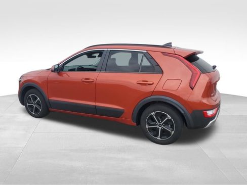 Used 2023 Kia Niro LX FWD image 3