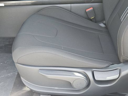 New 2026 Hyundai Elantra Hybrid FWD image 23