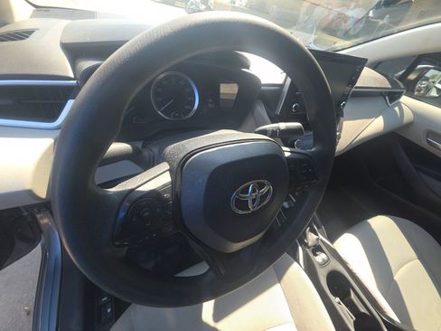 Used 2020 Toyota Corolla LE image 11