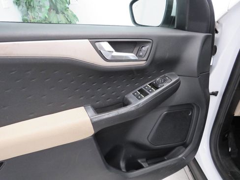 Used 2020 Ford Escape SE image 24