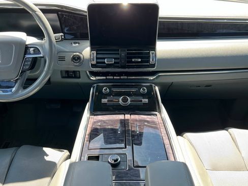 Used 2021 Lincoln Navigator Reserve w/ Luxury Package AWD/4WD image 13