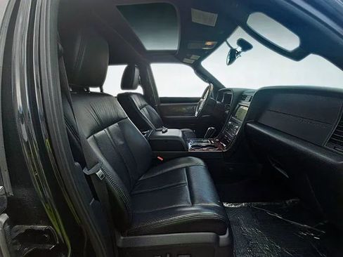 Used 2016 Lincoln Navigator Select image 6