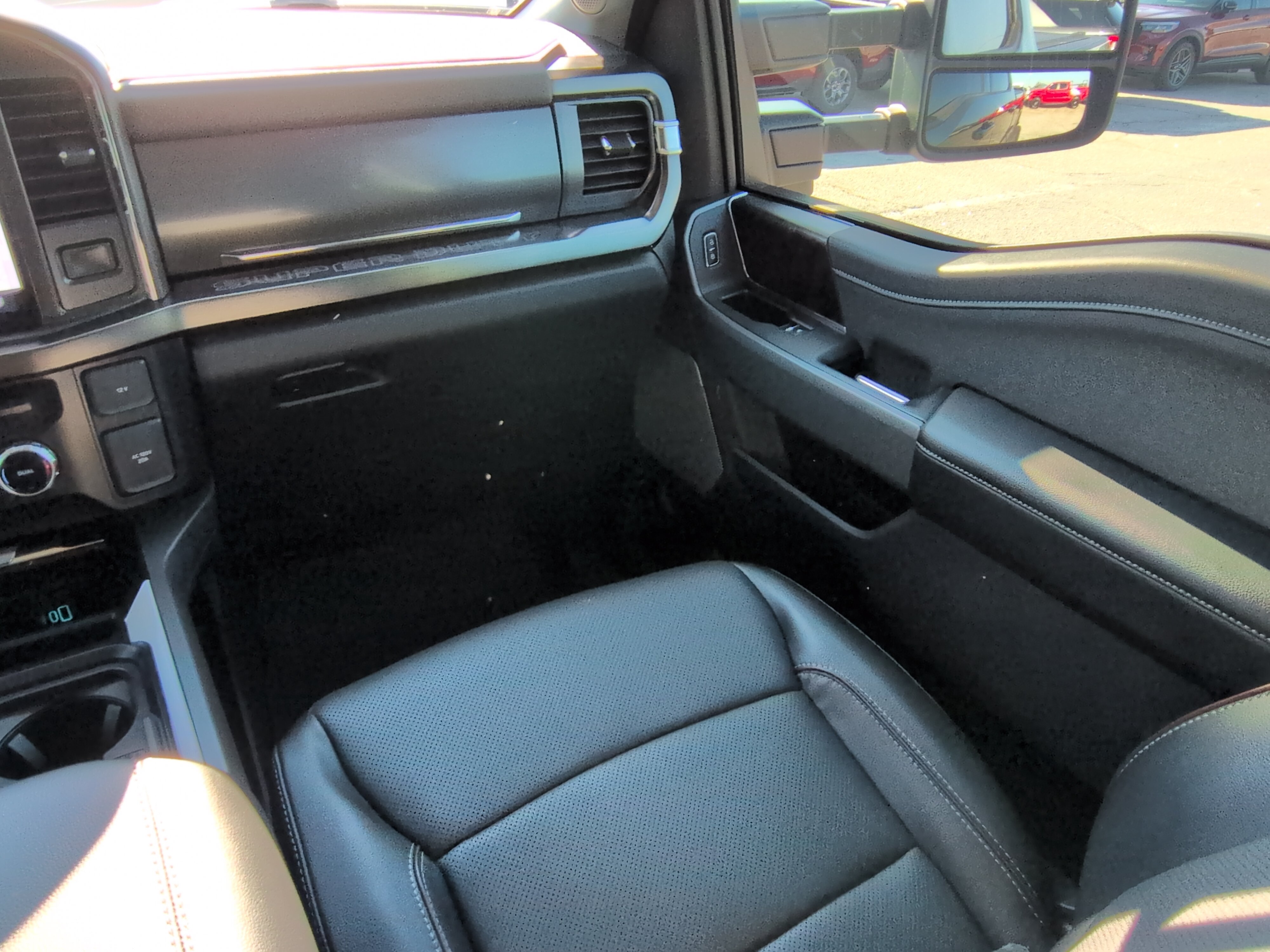 Used 2024 Ford F250 Lariat w/ Lariat Ultimate Package AWD/4WD image 15