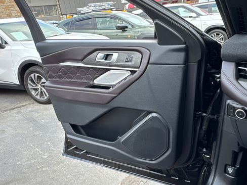 Used 2025 Ford Explorer Platinum w/ LUX Leather Package image 19