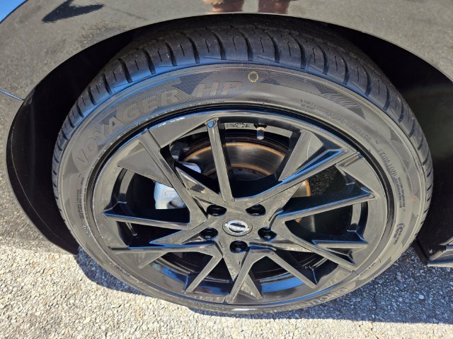 Used 2025 Nissan Sentra SR w/ SR Premium Package FWD image 25