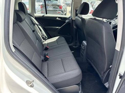 Used 2017 Volkswagen Tiguan Limited FWD image 11