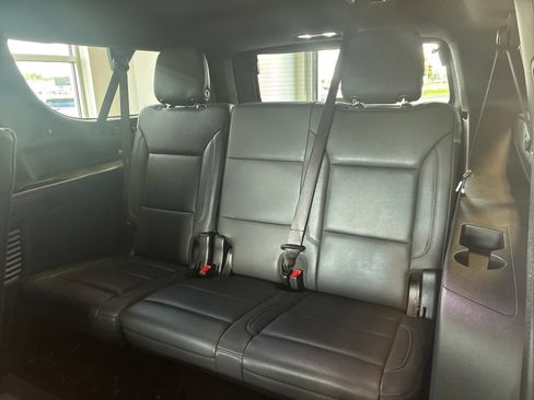 Used 2025 Chevrolet Suburban Z71 AWD/4WD image 15