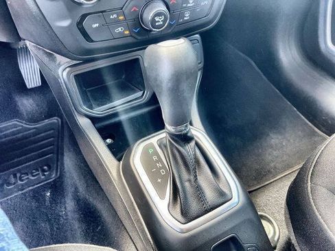 Used 2021 Jeep Renegade Latitude FWD image 15