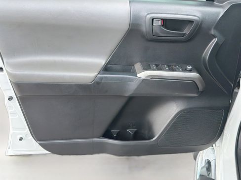 Used 2017 Toyota Tacoma SR5 w/ Tow Package RWD image 19