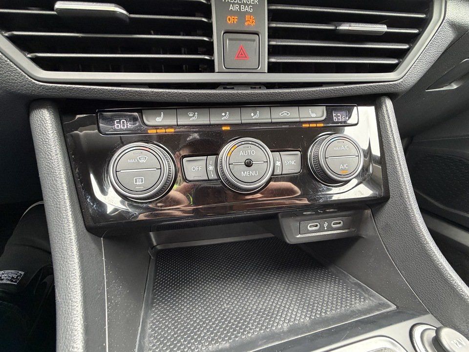 Used 2024 Volkswagen Jetta SE FWD image 20